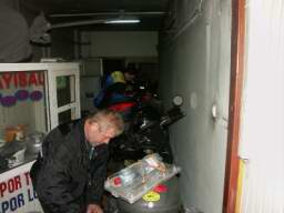 DSC04257 - parkujeme v kotelne hotelu Fatih Yalova TK.JPG